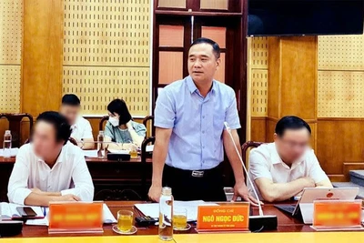 Ông Ngô Ngọc Đức (giữa).