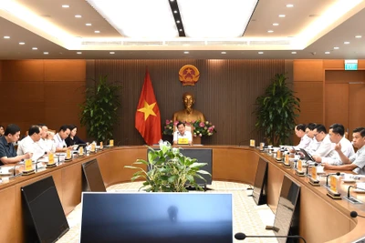 Phó Thủ tướng Lê Minh Khái chủ trì cuộc họp. (Ảnh: VGP)