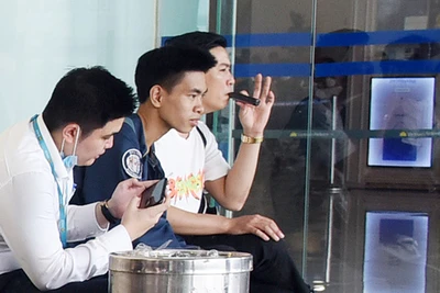 Tỷ lệ hút thuốc lá điện tử gia tăng trong nhóm người trẻ tuổi. (Ảnh: Lâm Thanh)