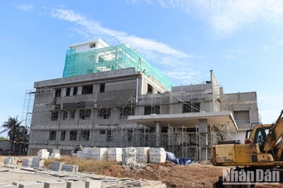 Dù sắp hết thời gian thực hiện nhưng đến thời điểm này dự án Trung tâm y tế quân-dân y kết hợp huyện Lý Sơn mới chỉ thực hiện đạt 52,1% giá trị hợp đồng.