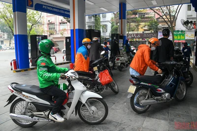 Một điểm kinh doanh xăng, dầu. (Ảnh: THÀNH ĐẠT)