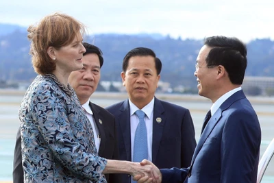 Chủ tịch nước Võ Văn Thưởng đến San Francisco, bắt đầu chương trình tham dự Tuần lễ Cấp cao APEC 2023. Ảnh: TTXVN