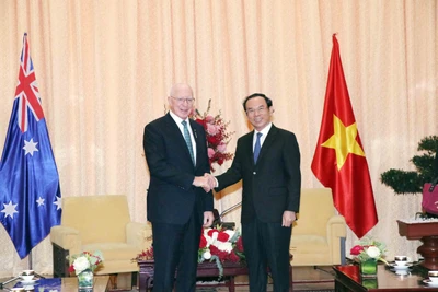 Đồng chí Nguyễn Văn Nên, Ủy viên Bộ Chính trị, Bí thư Thành ủy Thành phố Hồ Chí Minh tiếp Toàn quyền Australia David Hurley. Ảnh: TTXVN