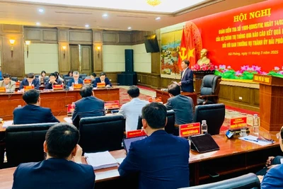 Đồng chí Trần Cẩm Tú, Ủy viên Bộ Chính trị, Thường trực Ban Bí thư phát biểu tại hội nghị.