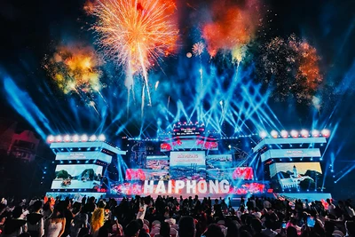 Đêm hội Lễ hội Hoa phượng đỏ Hải Phòng năm 2023.