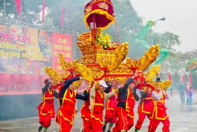 Rước kiệu trong Lễ hội truyền thống Từ Lương Xâm.