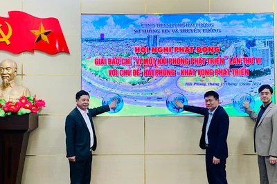 Lãnh đạo Ban Tuyên giáo Thành ủy, Sở Thông tin-Truyền thông và Hội Nhà báo Hải Phòng nhấn nút phát động Giải Báo chí "Vì một Hải Phòng phát triển" lần thứ 6.