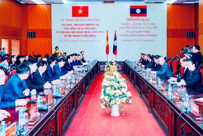 Quang cảnh làm việc giữa Đoàn đại biểu cấp cao Ủy ban Trung ương Mặt trận Lào xây dựng đất nước với lãnh đạo thành phố Hải Phòng.