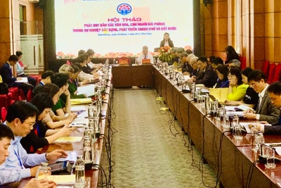 Đông đảo lãnh đạo các cấp, các ngành, các nhà nghiên cứu văn hóa, khoa học lịch sử tham dự hội thảo 