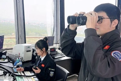 Kiểm soát viên không lưu thuộc VATM thực hiện nhiệm vụ.