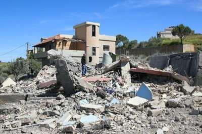 Một ngôi nhà bị phá hủy sau khi trúng không kích của Israel tại làng Kfar Hamam, miền nam Liban ngày 8/5/2024. (Ảnh minh họa: AFP/TTXVN)