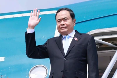 Chủ tịch Quốc hội Trần Thanh Mẫn lên đường thăm chính thức Lào và tham dự AIPA-45. (Ảnh: Thống Nhất/TTXVN)