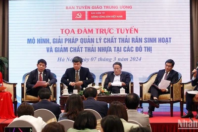 Các đại biểu tham dự tọa đàm.
