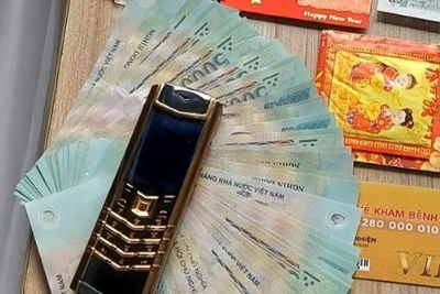 Một số tài sản, vật dụng của hành khách bỏ quên tại Ga Thanh Hóa.