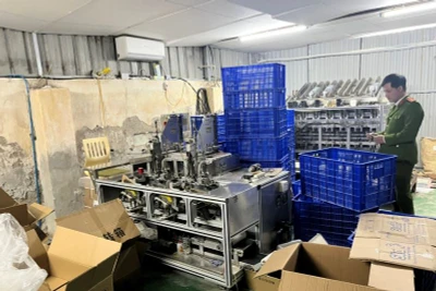 Hệ thống máy móc tự động để sản xuất mỹ phẩm, thực phẩm chức năng giả.