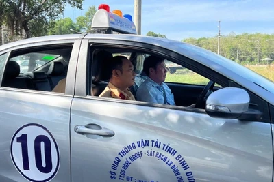 Lực lượng Cảnh sát giao thông tập huấn sát hạch lái xe.