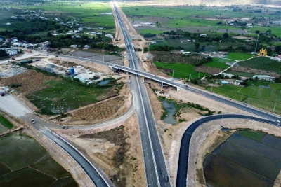 [Ảnh] Cận cảnh cao tốc Vĩnh Hảo-Phan Thiết trước giờ đưa vào khai thác, vận hành