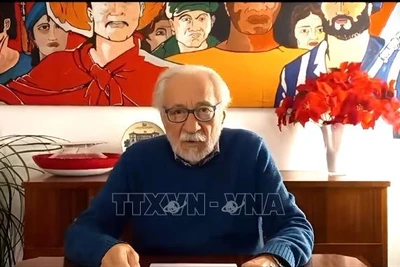 Ông Renato Darsie, Chủ tịch Chi Hội hữu nghị Italy - Việt Nam vùng Veneto trả lời phỏng vấn của phóng viên TTXVN. Ảnh: Thanh Hải/PV TTXVN tại Italy