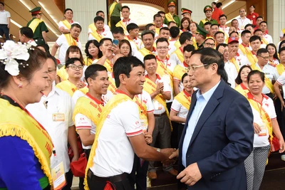 [Ảnh] Thủ tướng Phạm Minh Chính gặp mặt người hiến máu tình nguyện tiêu biểu