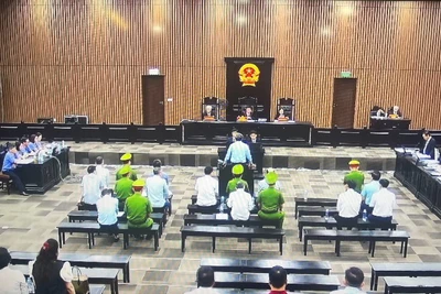 Bị cáo Hoàng Quốc Vượng khi bị xét hỏi tại tòa.