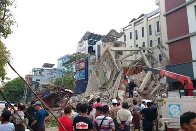 Toà nhà sụp đổ do trận động đất ở Mandalay, Myanmar. (Ảnh UNICEF)