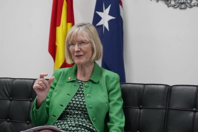 Đại sứ Australia tại Việt Nam, bà Gillian Bird chia sẻ với phóng viên Báo Nhân Dân. 