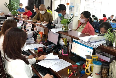 Tiếp nhận hồ sơ tại Cơ quan Bảo hiểm Xã hội Thành phố Hồ Chí Minh.