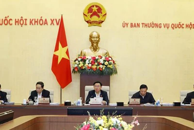 Chủ tịch Quốc hội Vương Đình Huệ chủ trì phiên họp. (Ảnh: Nhan Sáng/TTXVN)