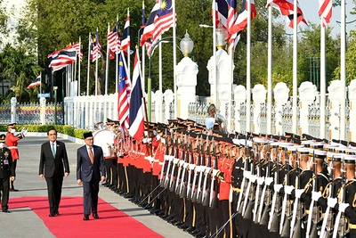 Lễ đón Thủ tướng Malaysia Anwar Ibrahim tại tòa nhà chính phủ Thái Lan.