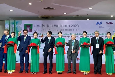 Nghi thức khai mạc triển lãm quốc tế lần thứ 7 về công nghệ phân tích, thí nghiệm, chẩn đoán và công nghệ sinh học.