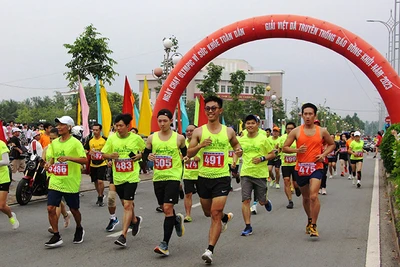 Các lực lượng tham gia giải Việt dã Báo Đồng Khởi 2023.