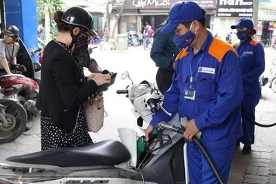 Giảm mạnh nhất từ đầu năm, giá xăng RON95-III về ngưỡng 29.600 đồng