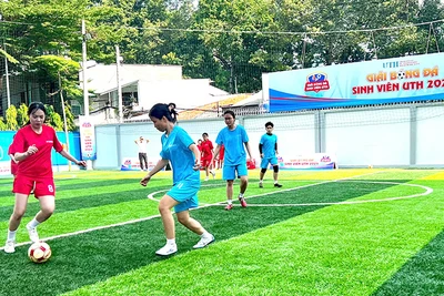 Trận chung kết bóng đá nữ diễn ra hấp dẫn.