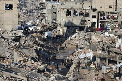 Những tòa nhà bị phá hủy do xung đột tại Dải Gaza. (Ảnh: THX/TTXVN)