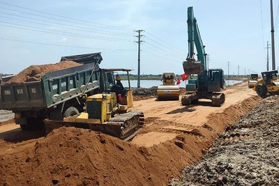 Công ty xây lắp 368 tập trung nhân lực, máy móc phấn đấu hoàn thành khối lượng đào đắp đường An Viên Mỹ Thành trước mùa mưa. 