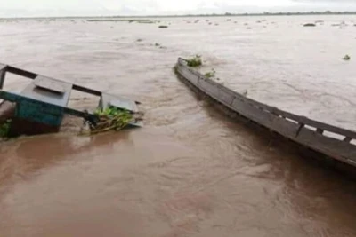 Lật thuyền chở ít nhất 100 hành khách tại Nigeria