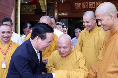 Chủ tịch nước Võ Văn Thưởng thăm, chúc mừng Hòa thượng Thích Thiện Nhơn, Chủ tịch Hội đồng Trị sự Giáo hội Phật giáo Việt Nam tại chùa Minh Đạo.