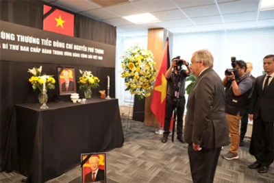 Tổng Thư ký Liên hợp quốc Antonio Guterres viếng Tổng Bí thư Nguyễn Phú Trọng tại Phái đoàn thường trực Việt Nam tại Liên hợp quốc ở New York (Mỹ). (Ảnh: Thanh Tuấn/TTXVN)