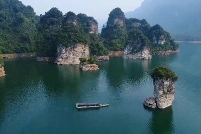 Cọc Vài-Điểm tham quan hút khách du lịch lòng hồ thủy điện Tuyên Quang.