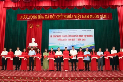 Các đại biểu cắt băng xuất khẩu sản phẩm nông sản sang Vương Quốc Anh đợt 1 năm 2024.