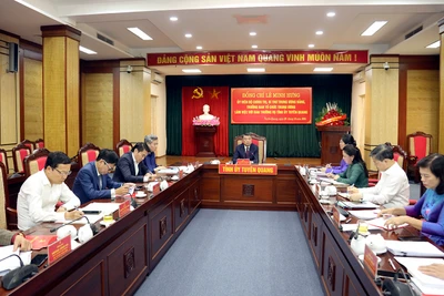 Các đại biểu dự buổi làm việc.