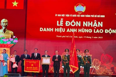 Ủy ban Mặt trận Tổ quốc Việt Nam Thành phố Hồ Chí Minh đón nhận Danh hiệu “Anh hùng Lao động”.