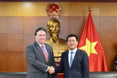 Bộ trưởng Công thương Nguyễn Hồng Diên và Ngài Marc E. Knapper, Đại sứ đặc mệnh toàn quyền Hợp chúng quốc Hoa Kỳ tại Việt Nam.