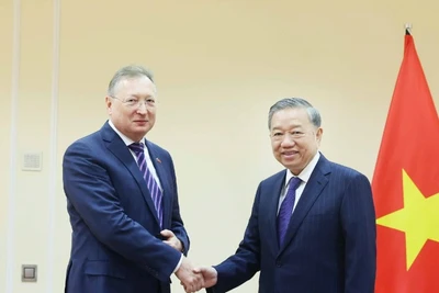 Trong chương trình thăm chính thức Liên bang Nga, sáng 11/5/2025, tại thủ đô Moskva, Tổng Bí thư Tô Lâm tiếp ông Sergei Kudryashov, Tổng Giám đốc Công ty Cổ phần Zarubezhneft. (Ảnh: TTXVN)