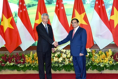 Thủ tướng Phạm Minh Chính và Thủ tướng Lý Hiển Long. (Ảnh: TRẦN HẢI)