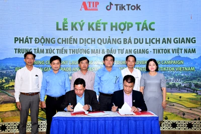 Quang cảnh lễ ký kết.