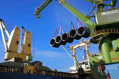 Hệ thống cảng nước sâu Sơn Dương-Vũng Áng đủ sức tiếp nhận tàu có trọng tải 200.000 DWT.