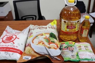Các sản phẩm mì chính giả, dầu ăn giả được lực lượng chức năng phát hiện và thu giữ.