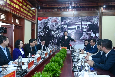 Chủ tịch Quốc hội Vương Đình Huệ phát biểu tại buổi làm việc với tỉnh Thái Nguyên và huyện Định Hóa. (Ảnh: DUY LINH)