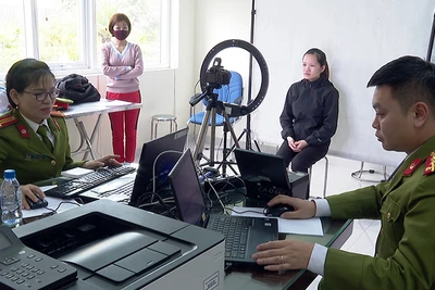 Công an tỉnh Thái Bình đẩy nhanh tiến độ phủ sóng căn cước công dân gắn chip và định danh điện tử.